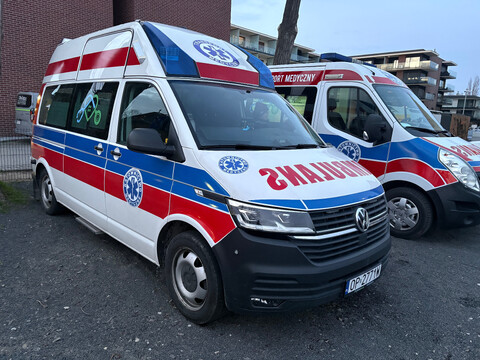 Ambulans Extrakaretka.pl przygotowany do dalekobieżnego transportu medycznego z Holandii
