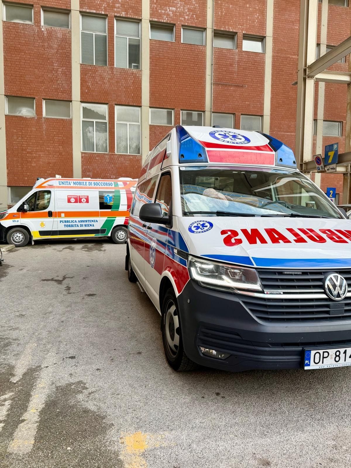 Extrakaretka.pl ambulance at a hospital in Italy, collecting a patient for transport to Poland